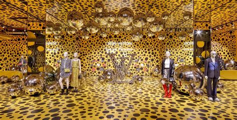 yayoi kusama louis vuitton display|louis vuitton collaboration yayoi kusama.